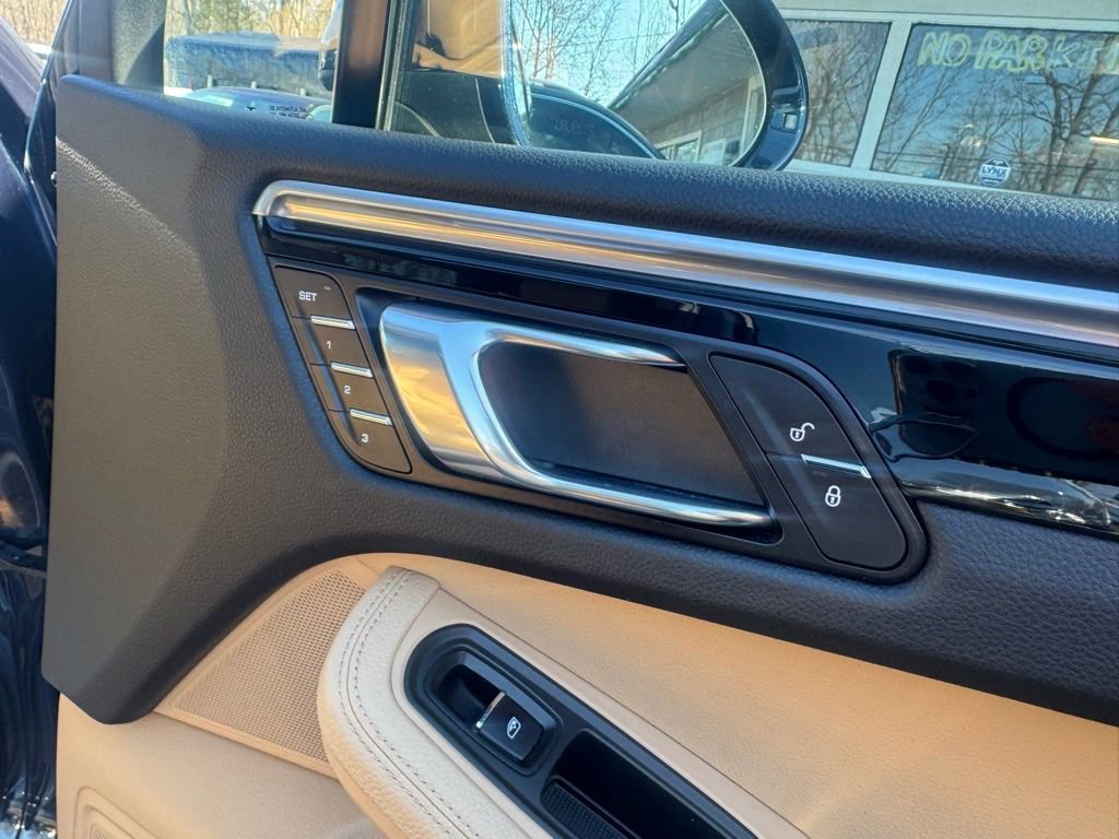 Used 2017 Porsche Macan S image 26