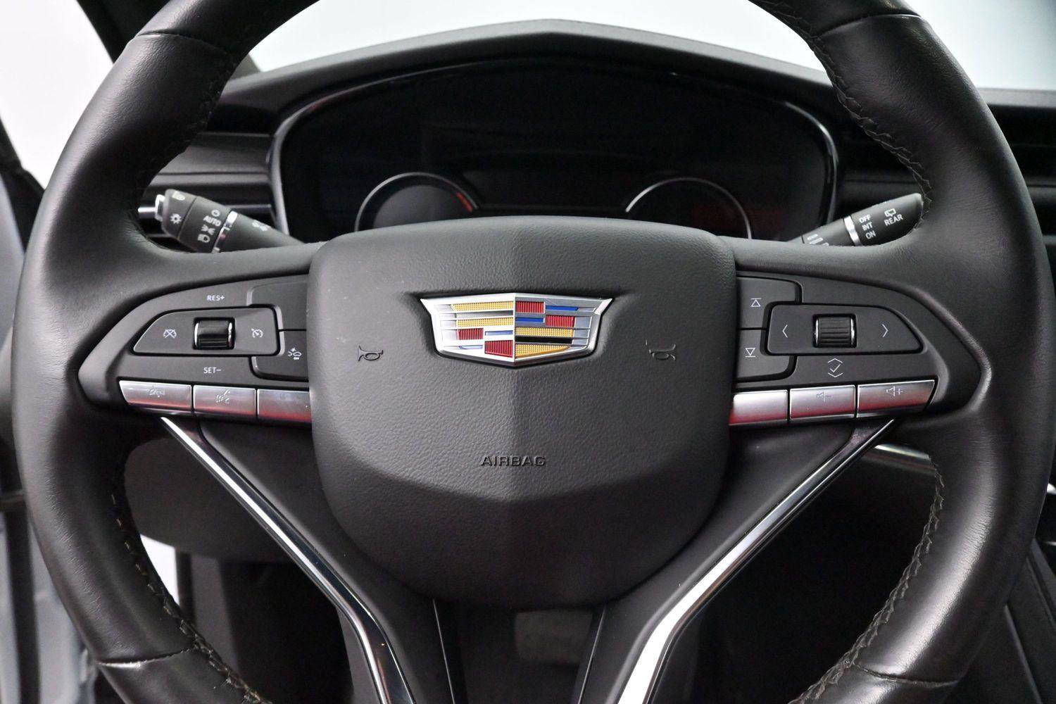 Certified 2025 Cadillac XT6 Luxury FWD image 19