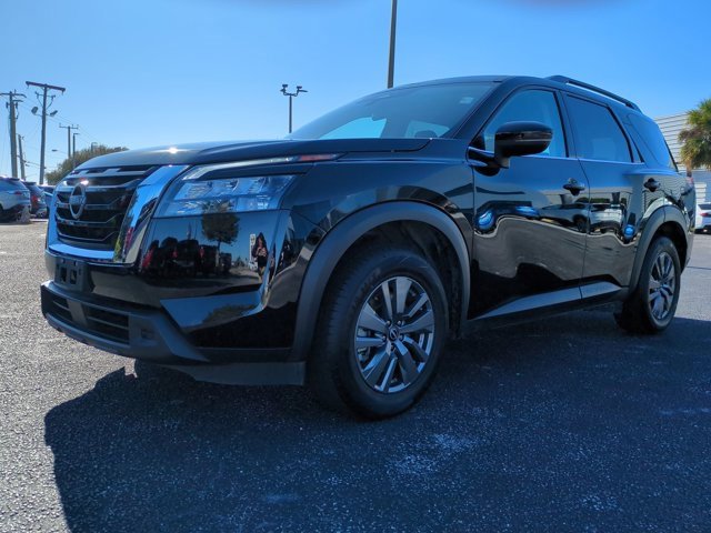 Used 2025 Nissan Pathfinder SV image 8