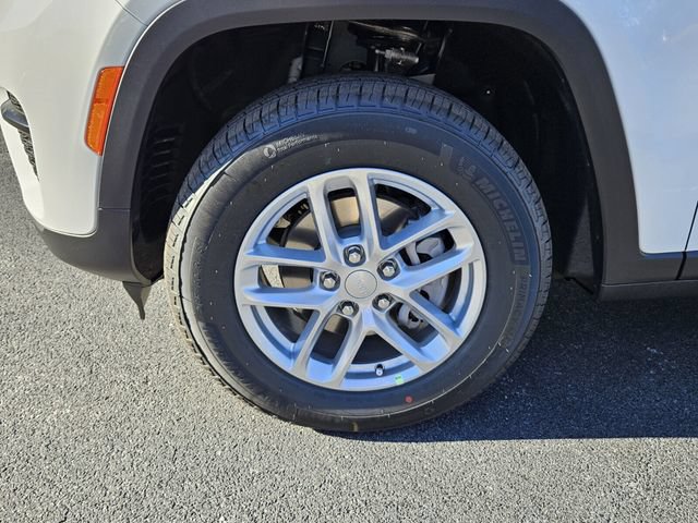 New 2025 Jeep Grand Cherokee Laredo RWD image 9