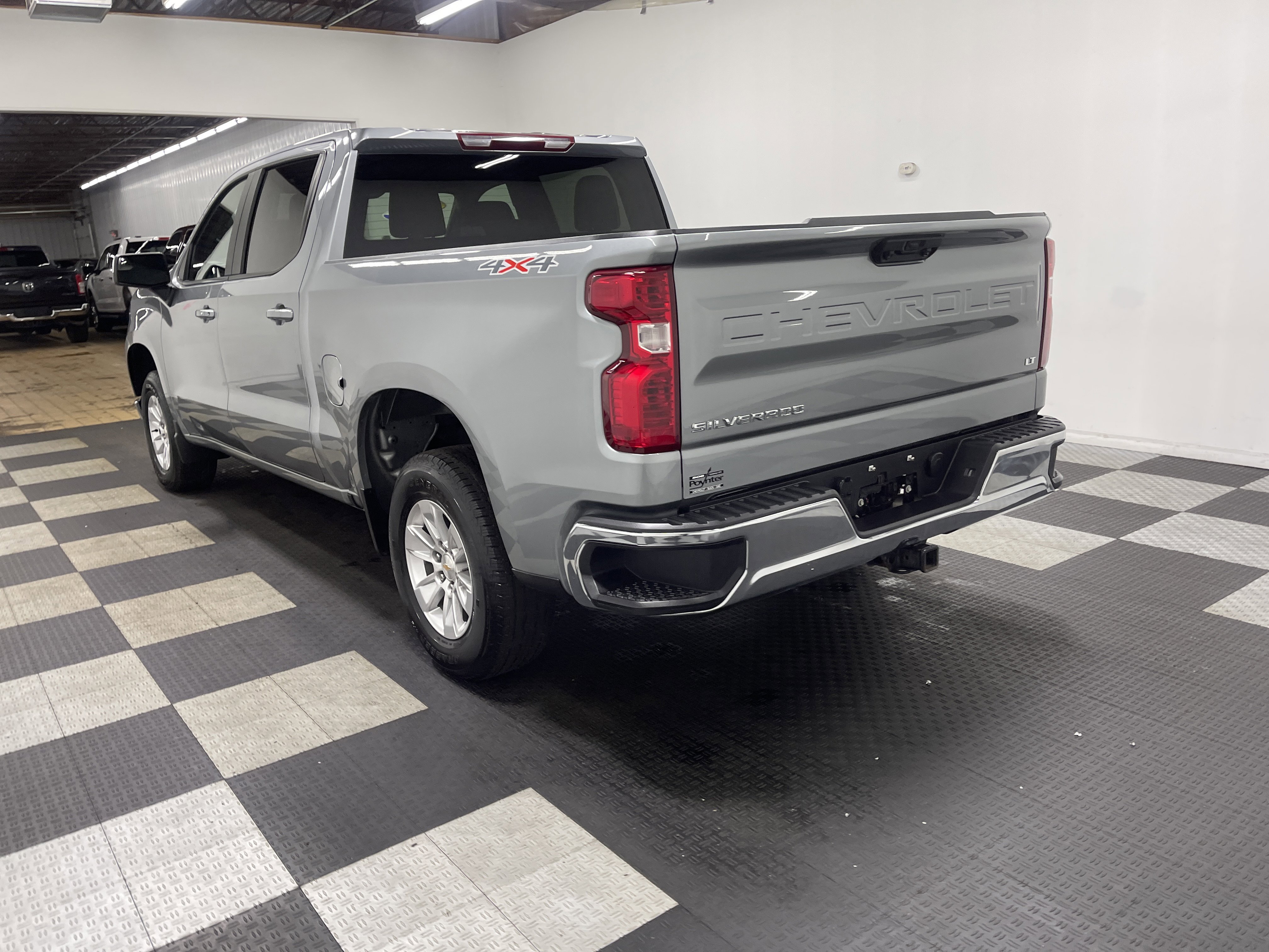 Used 2025 Chevrolet Silverado 1500 LT image 2