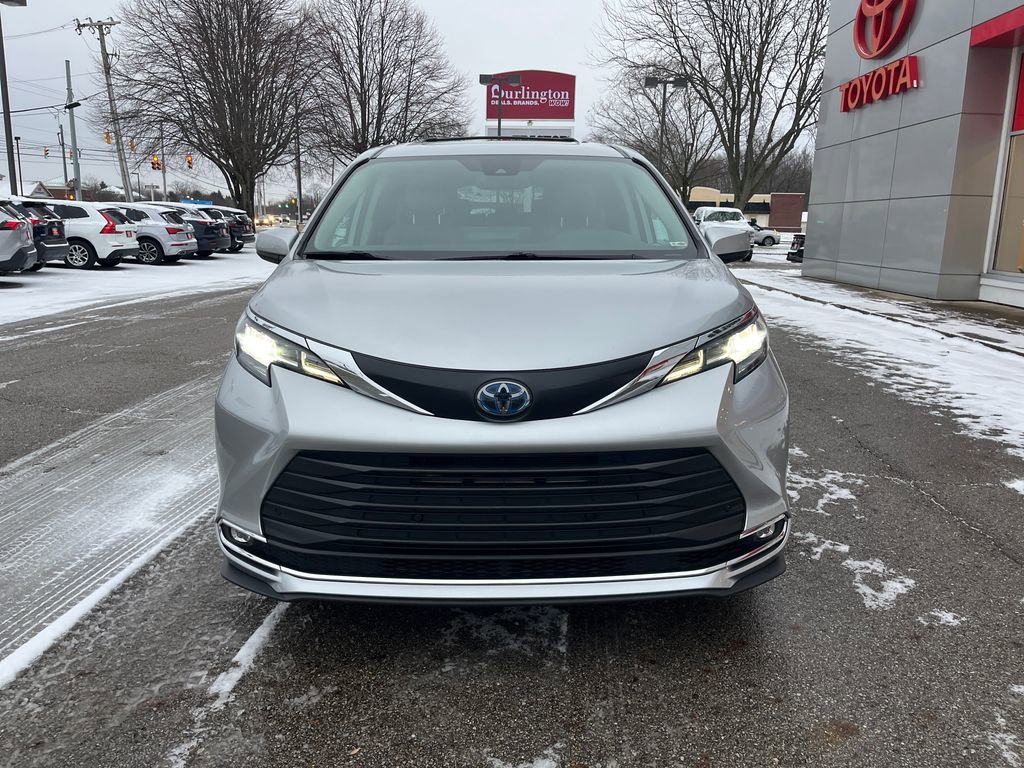 Certified 2023 Toyota Sienna XLE image 8