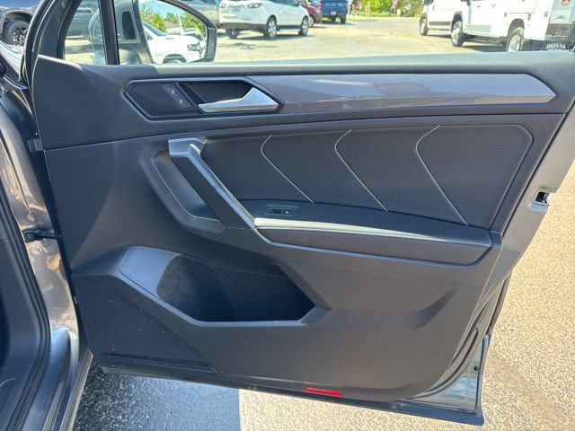 Used 2023 Volkswagen Tiguan SE w/ Panoramic Sunroof Package FWD image 27