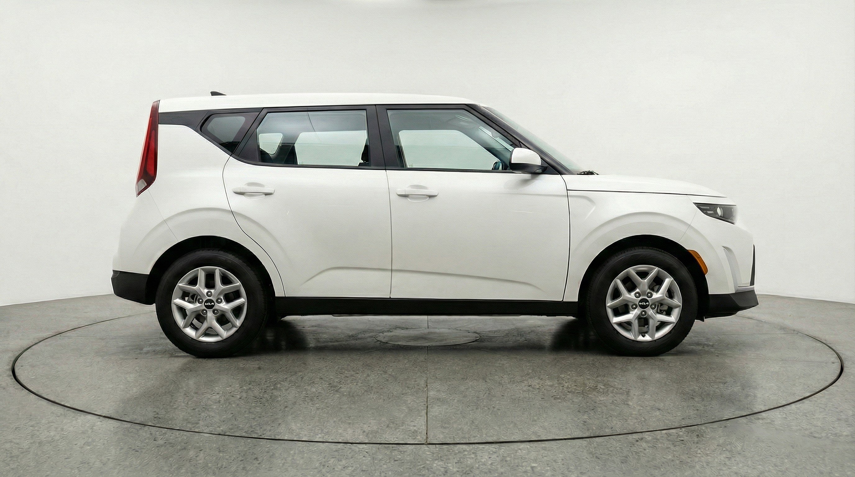 Used 2025 Kia Soul LX w/ LX Technology Package image 11