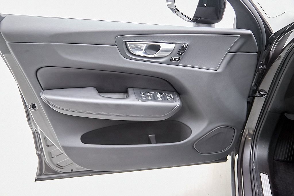 Certified 2023 Volvo XC60 B5 Plus w/ Climate Package image 10