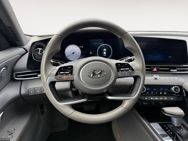 Used 2023 Hyundai Elantra SEL w/ Convenience Package FWD image 12
