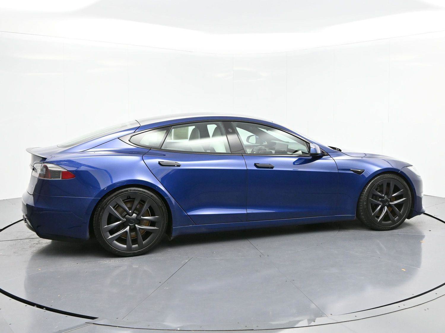 Used 2021 Tesla Model S Plaid image 8