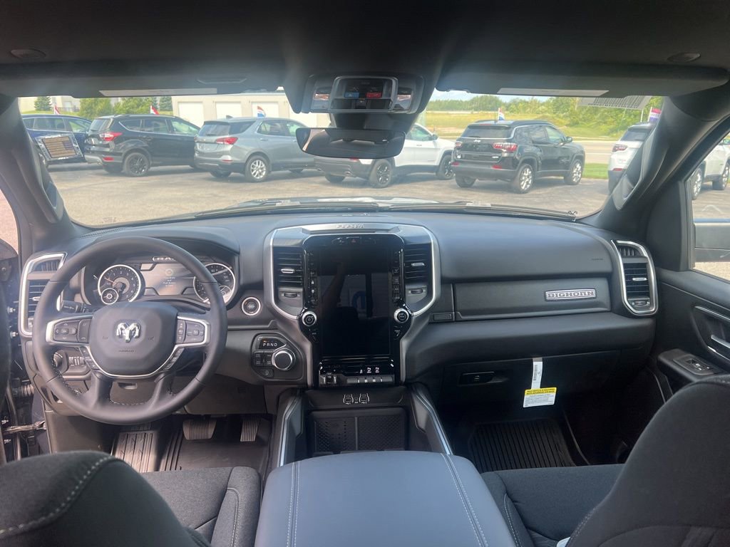 New 2026 RAM 1500 4x4 Crew Cab image 18