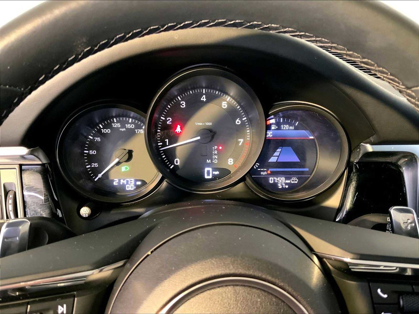 Certified 2024 Porsche Macan image 29