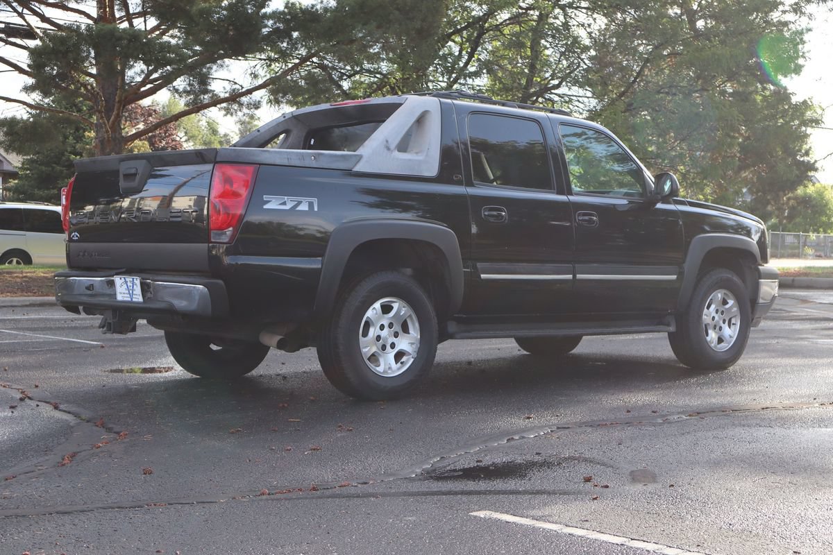 Used 2005 Chevrolet Avalanche Z71 w/ Sun And Sound Package AWD/4WD image 5