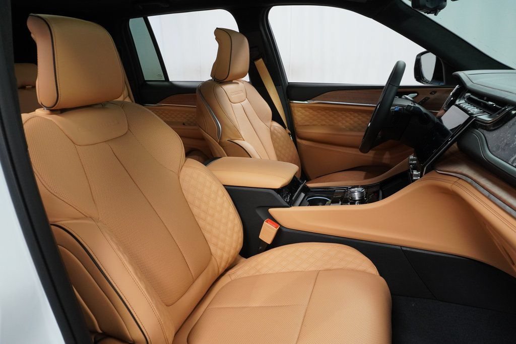New 2023 Jeep Grand Cherokee Summit AWD/4WD image 32