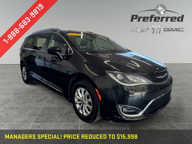 Used 2019 Chrysler Pacifica Touring-L FWD image 1