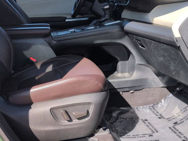 Certified 2022 Toyota Sienna Platinum image 32