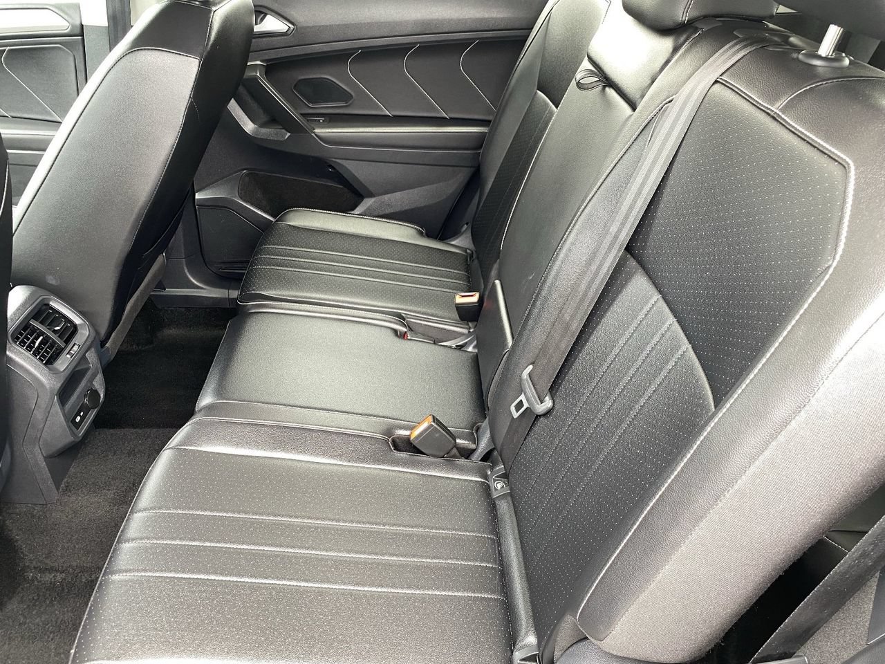 Used 2024 Volkswagen Tiguan SE FWD image 15