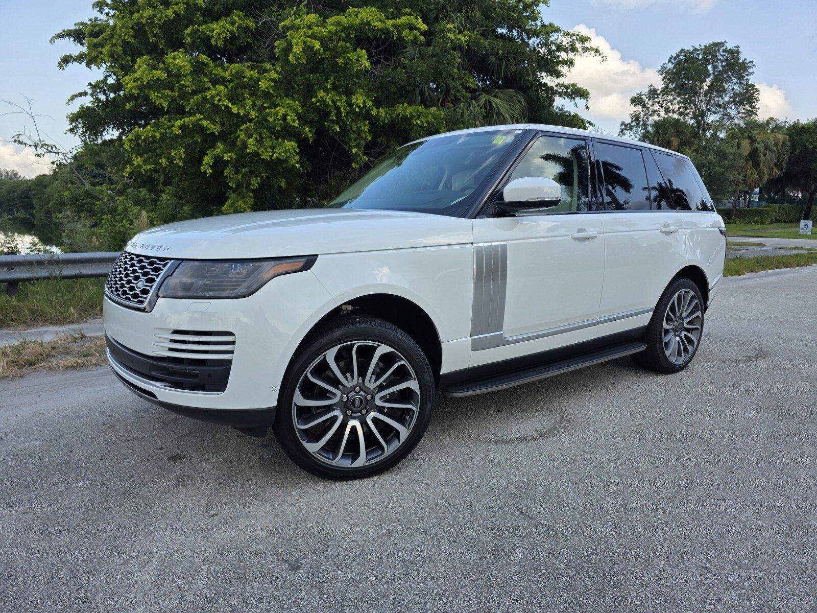 Used 2021 Land Rover Range Rover P525 Westminster Edition AWD/4WD image 1