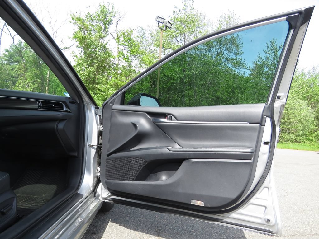 Used 2019 Toyota Camry XSE w/ Navigation Package FWD image 12