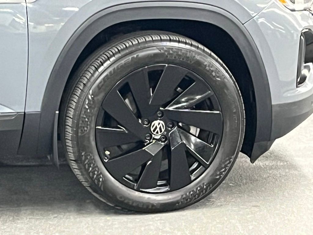 Used 2024 Volkswagen Atlas Cross Sport SE w/ Panoramic Sunroof Package image 40