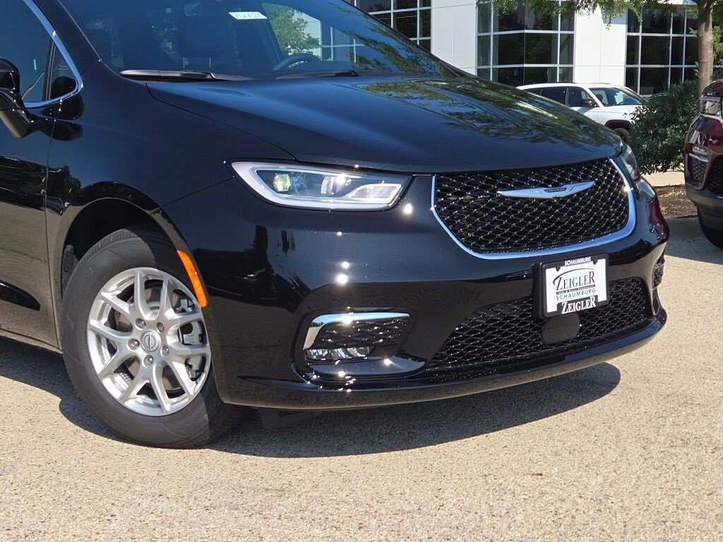 New 2026 Chrysler Pacifica Select video 2