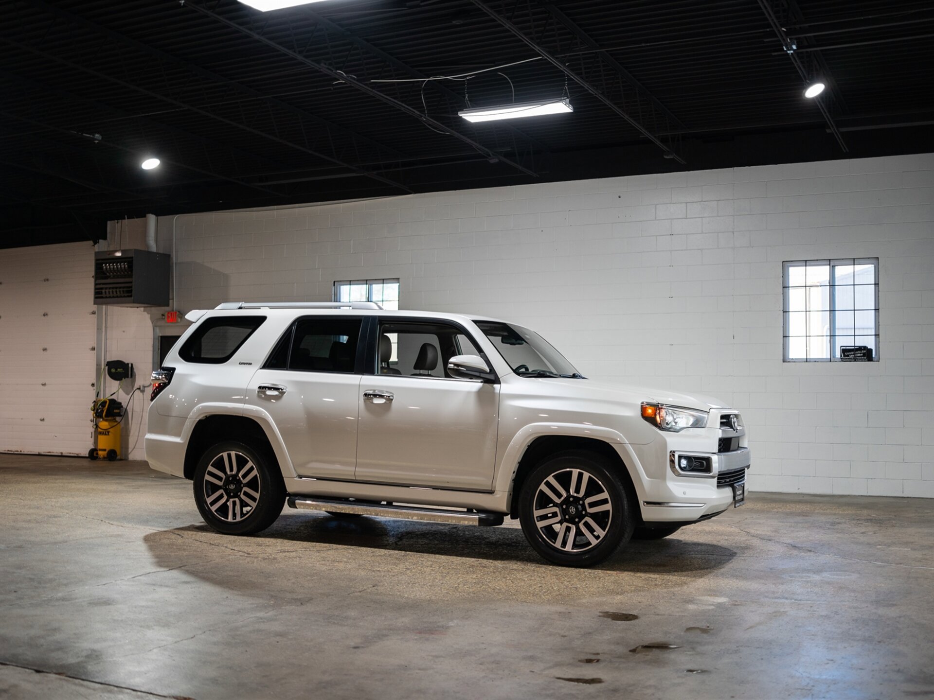 Used 2021 Toyota 4Runner Limited AWD/4WD image 8