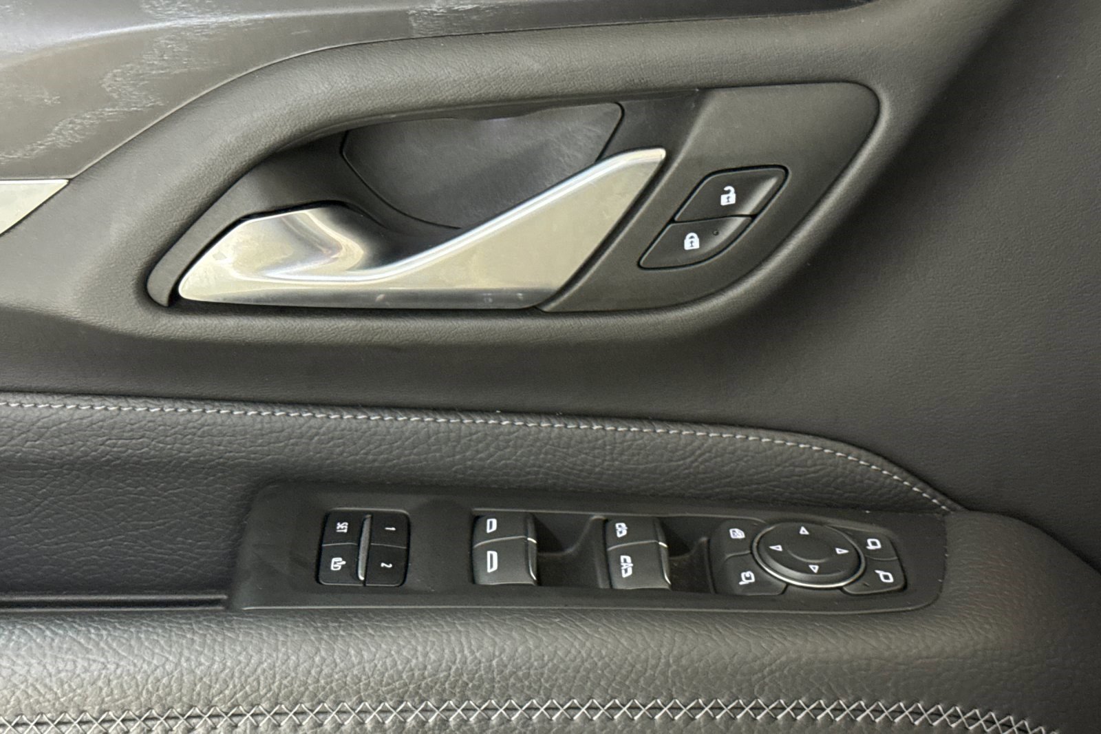 Used 2022 GMC Yukon Denali w/ Advanced Technology Package image 13