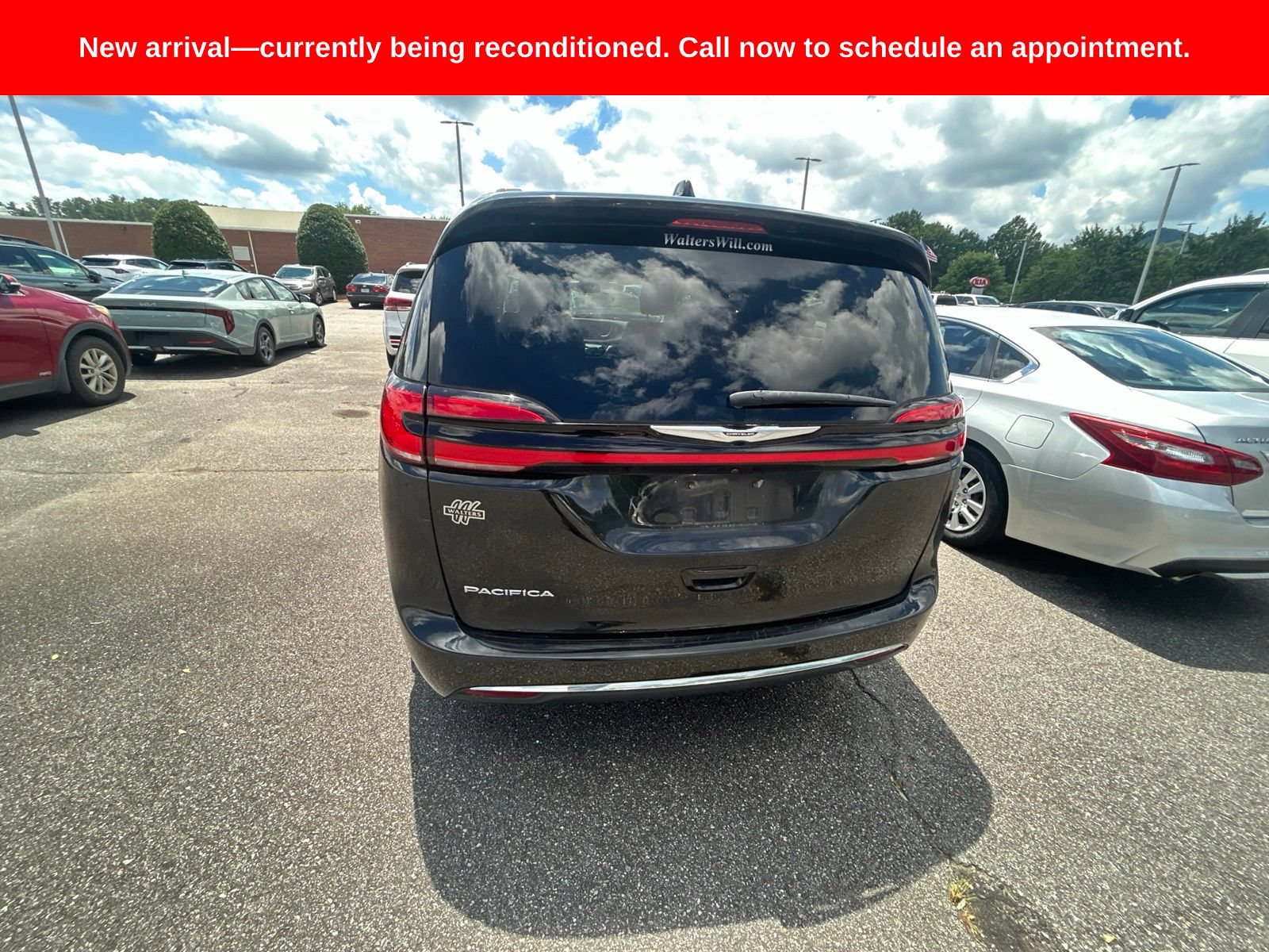 Used 2022 Chrysler Pacifica Touring-L FWD image 8