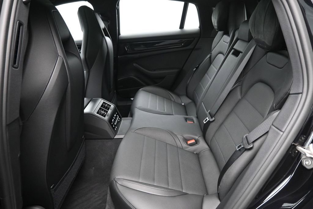 Used 2026 Porsche Panamera image 7