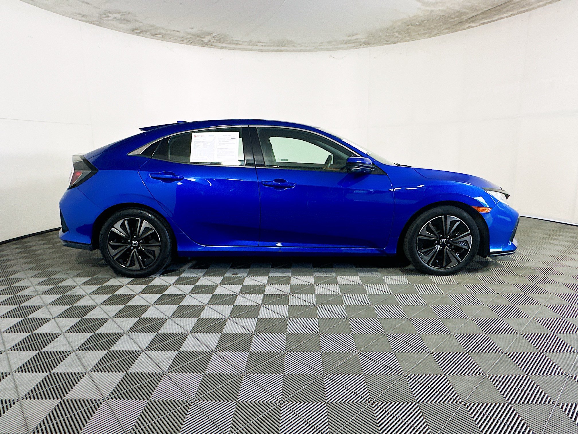 Used 2019 Honda Civic EX image 2