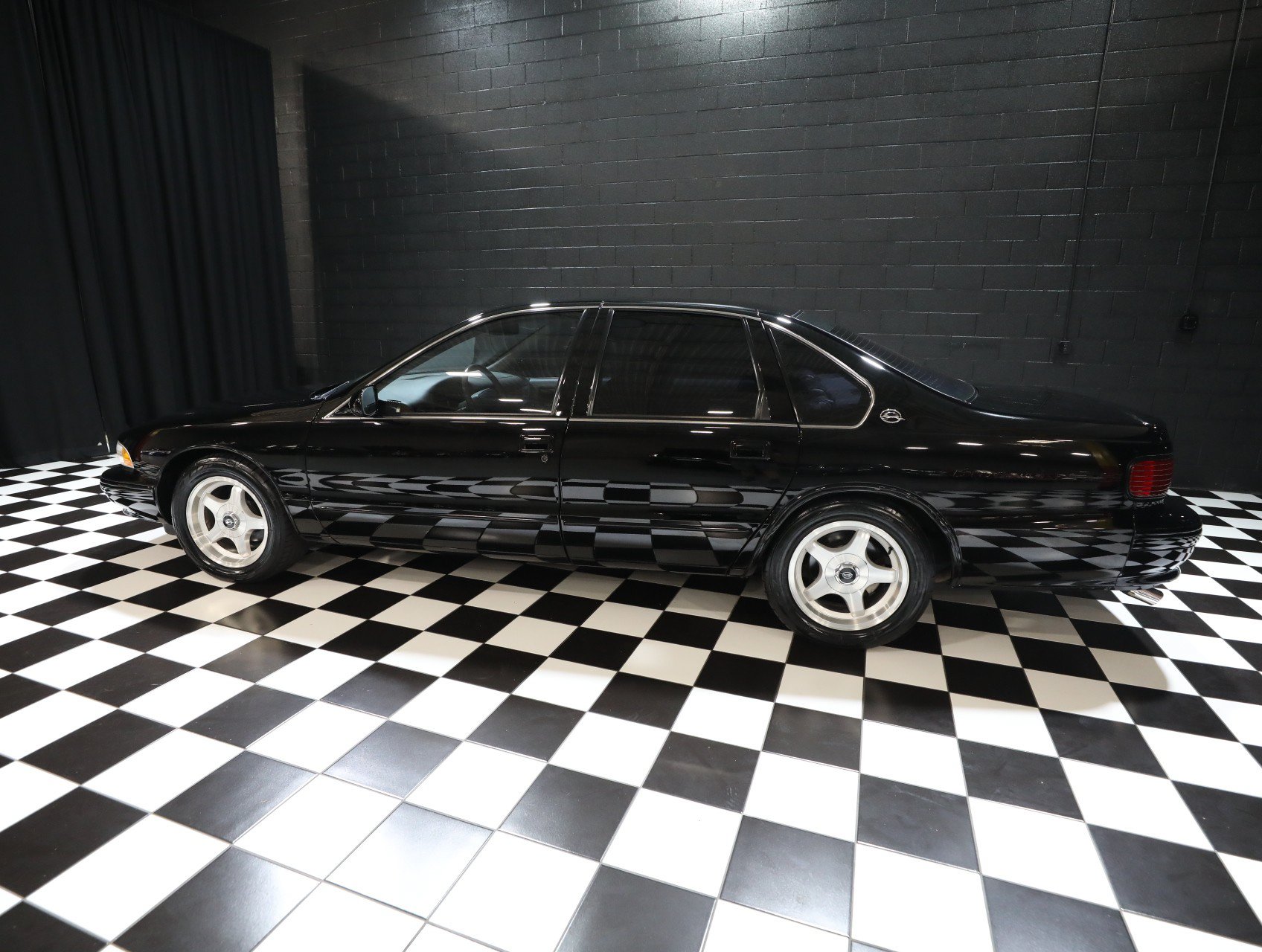 Used 1996 Chevrolet Impala SS RWD image 27