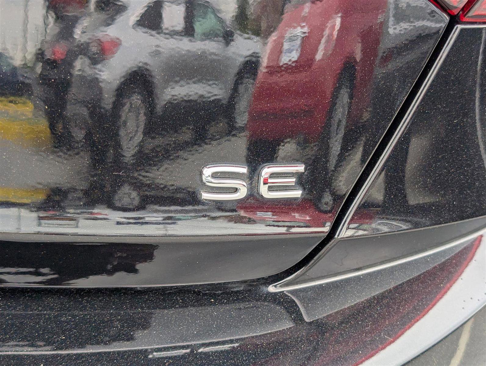 Used 2024 Volkswagen Jetta SE image 9