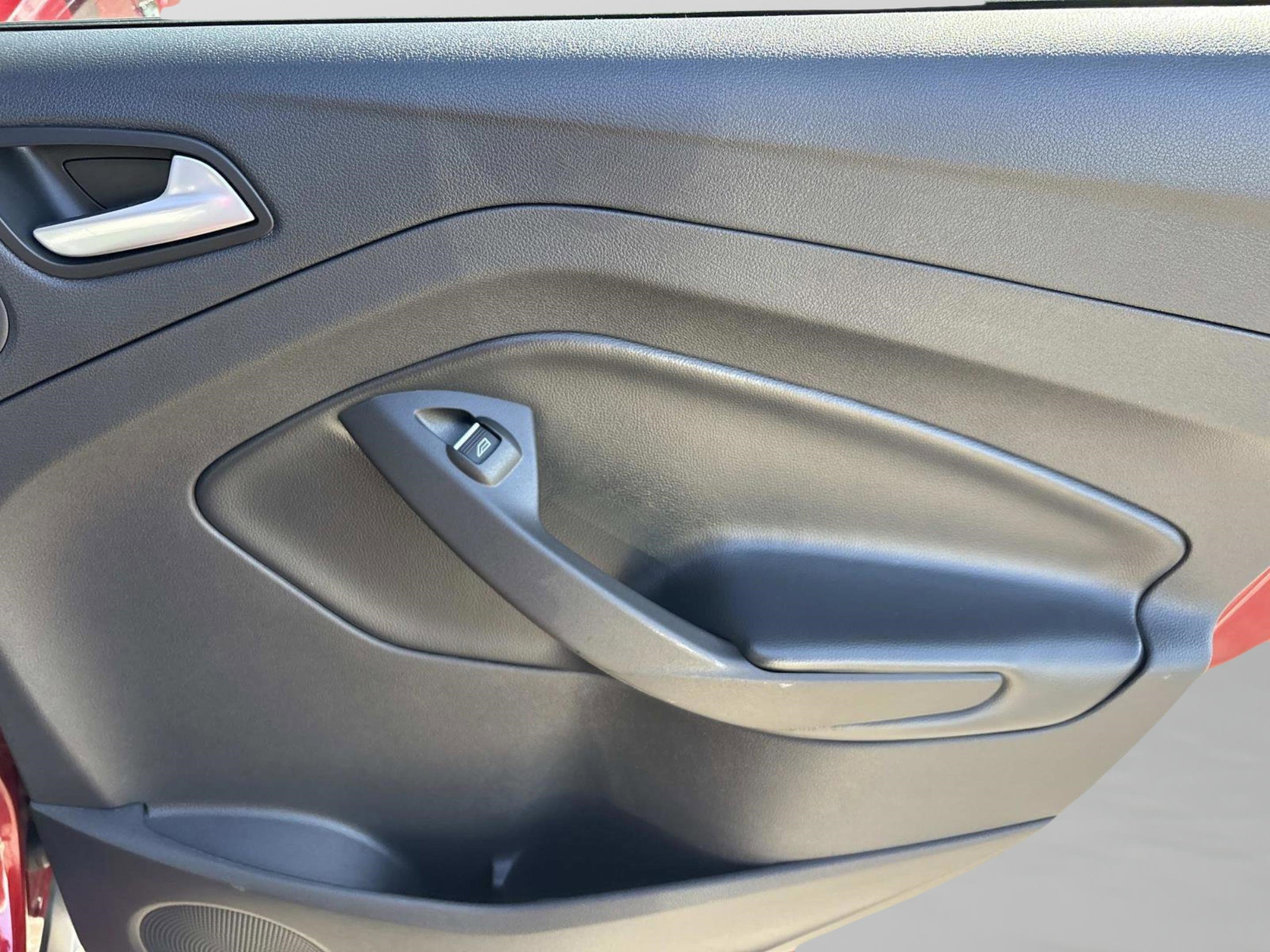 Used 2017 Ford Escape SE w/ Equipment Group 201A image 18