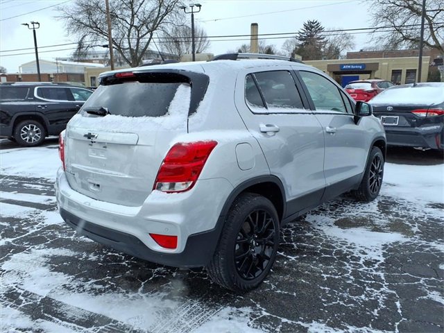 Used 2022 Chevrolet Trax LT w/ Driver Confidence Package image 5