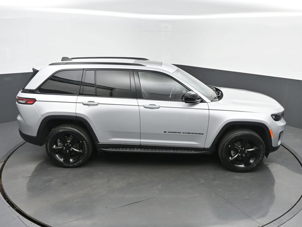 Used 2024 Jeep Grand Cherokee Altitude AWD/4WD image 53