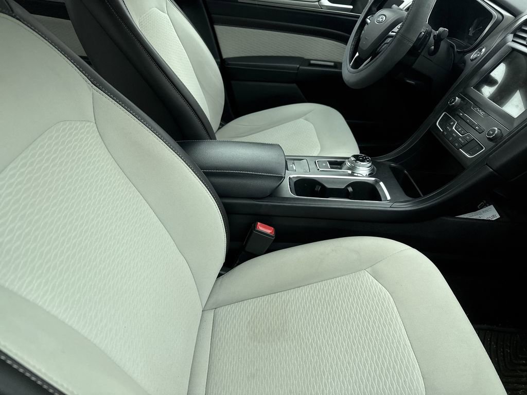 Used 2019 Ford Fusion SE w/ Equipment Group 151A image 17