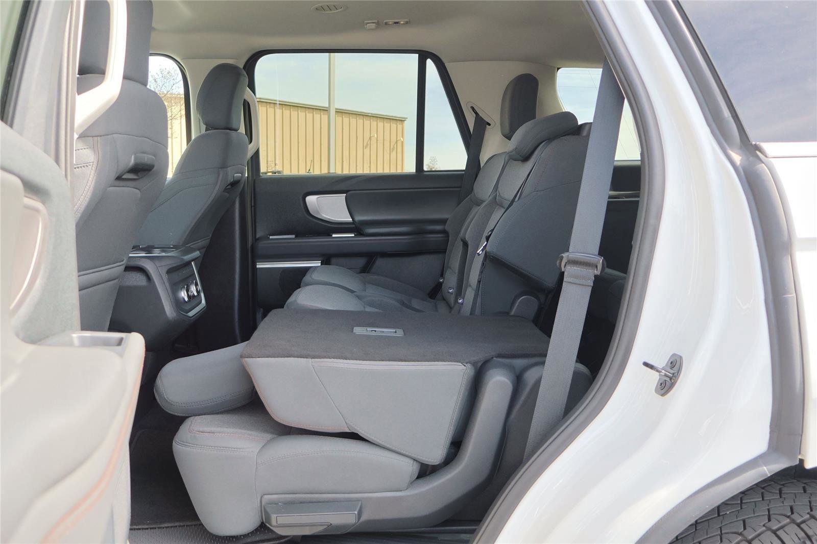 Used 2025 Ford Expedition Active image 28