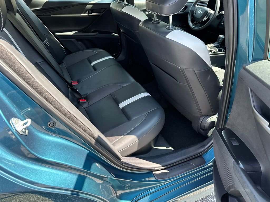 Used 2025 Toyota Camry SE image 15