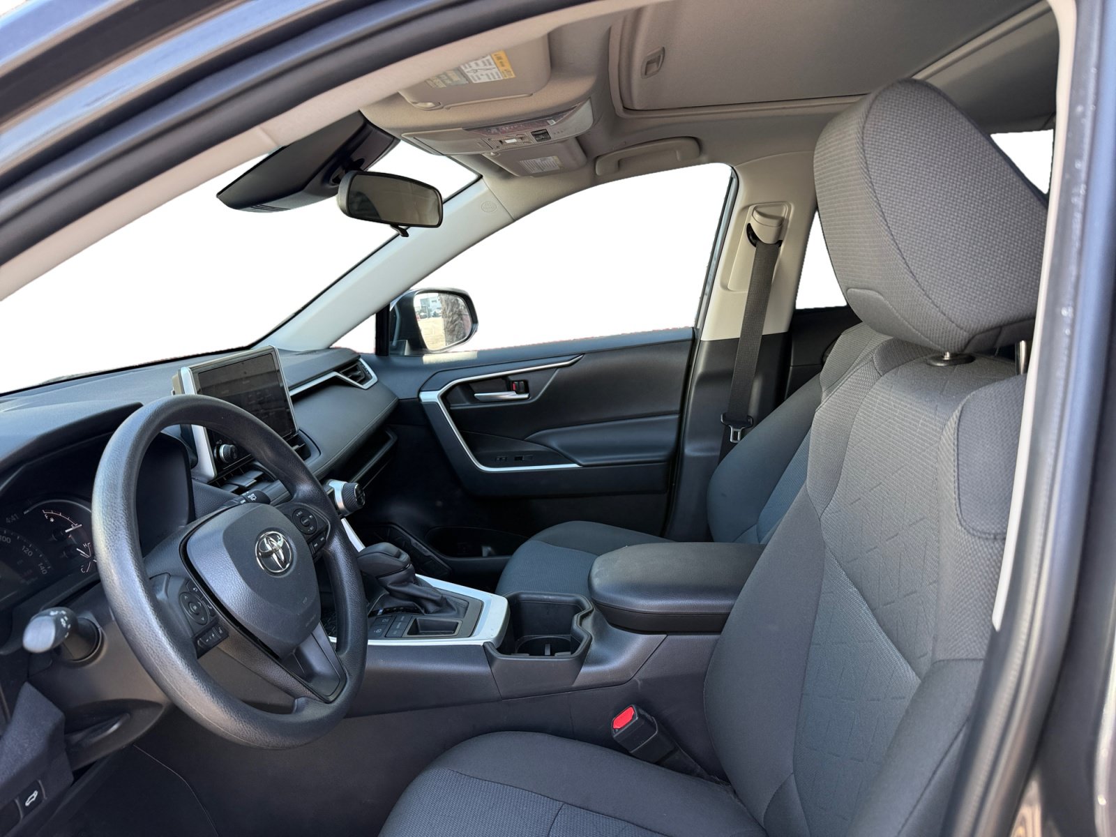 Used 2025 Toyota RAV4 XLE w/ Convenience Package FWD image 10