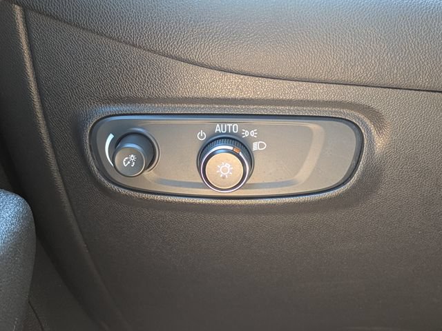 Used 2021 Chevrolet Equinox LS w/ LS Convenience Package FWD image 25