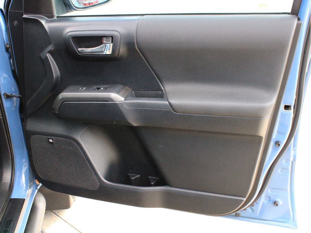 Used 2019 Toyota Tacoma TRD Sport AWD/4WD image 24