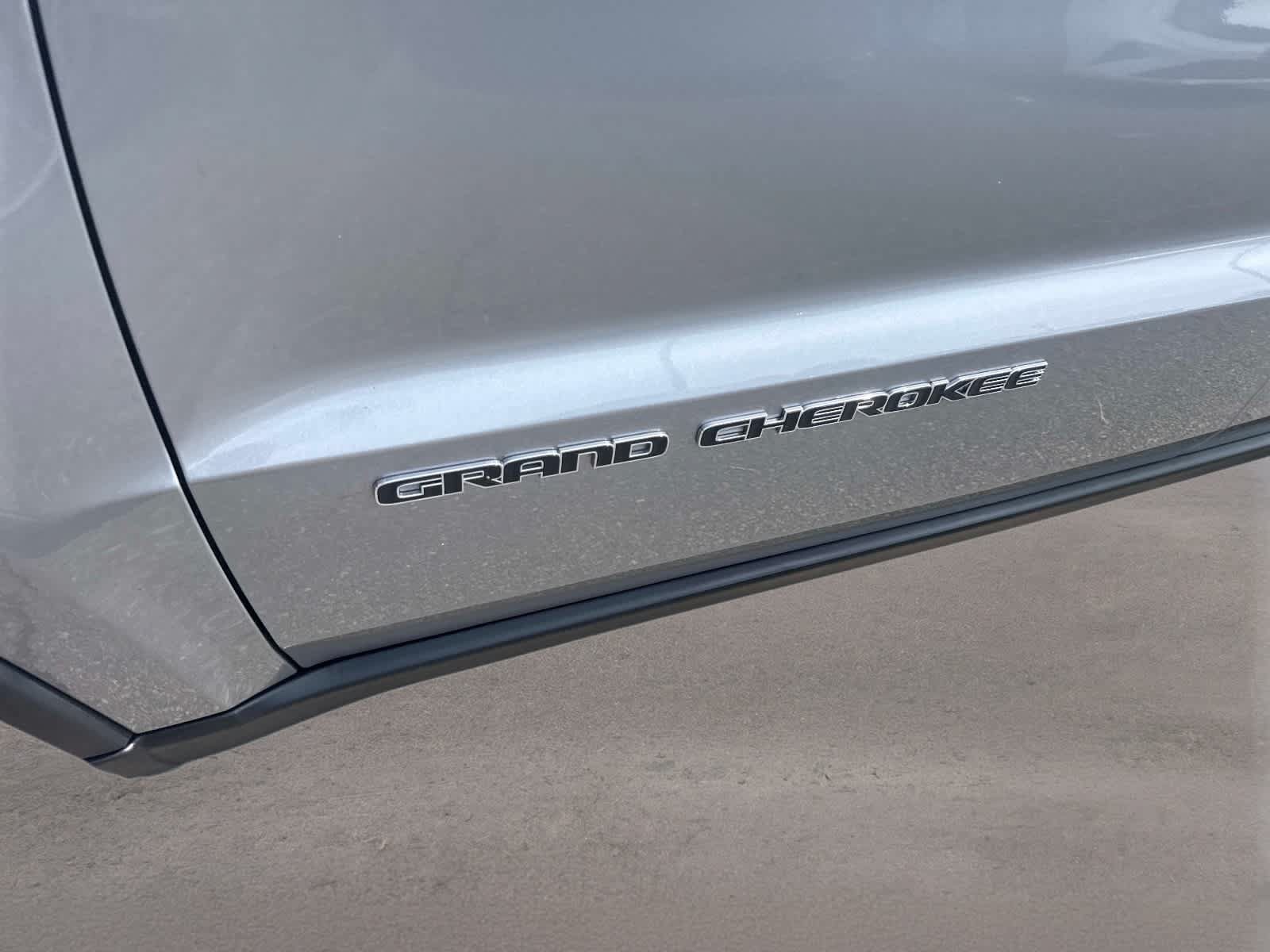 Used 2021 Jeep Grand Cherokee Limited AWD/4WD image 14