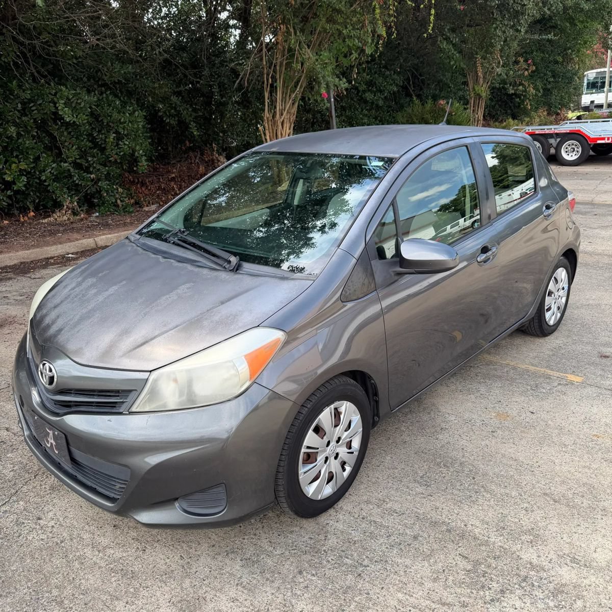 Used 2013 Toyota Yaris LE FWD image 2