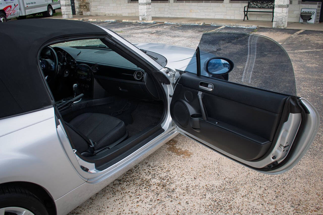 Used 2008 MAZDA MX-5 Miata Touring RWD image 31