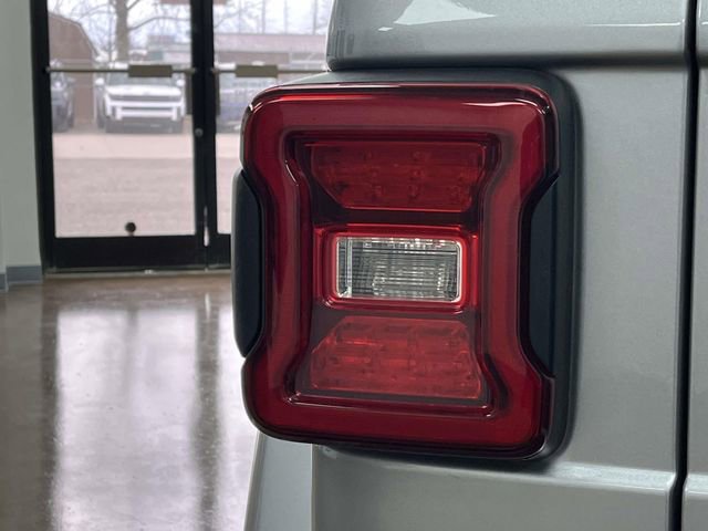 Used 2018 Jeep Wrangler Unlimited Sahara w/ LED Lighting Group image 10