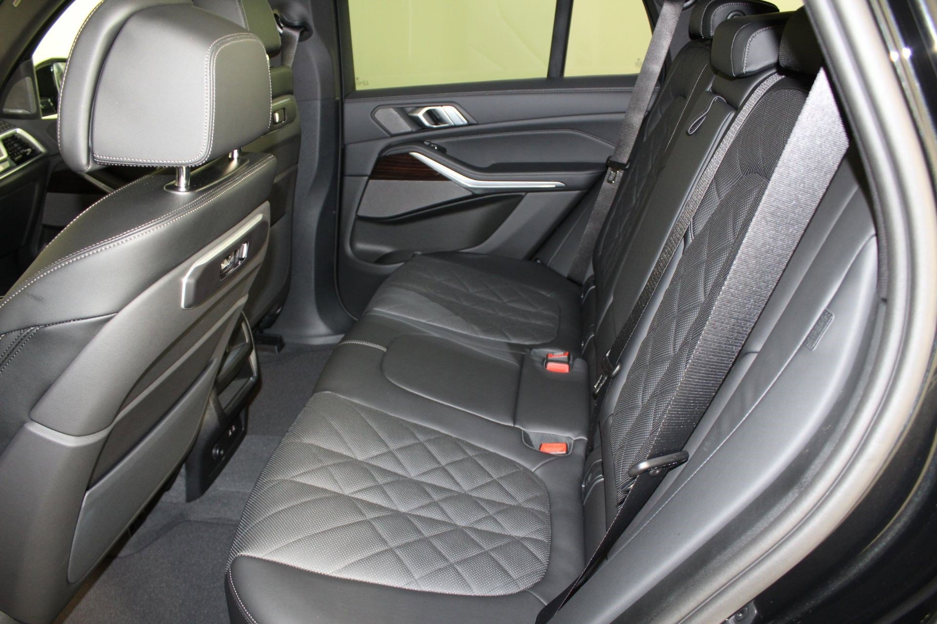 New 2026 BMW X5 xDrive40i w/ M Sport Package AWD/4WD image 12