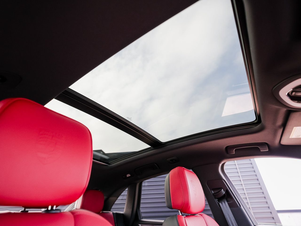 Certified 2026 Porsche Macan S AWD/4WD image 30