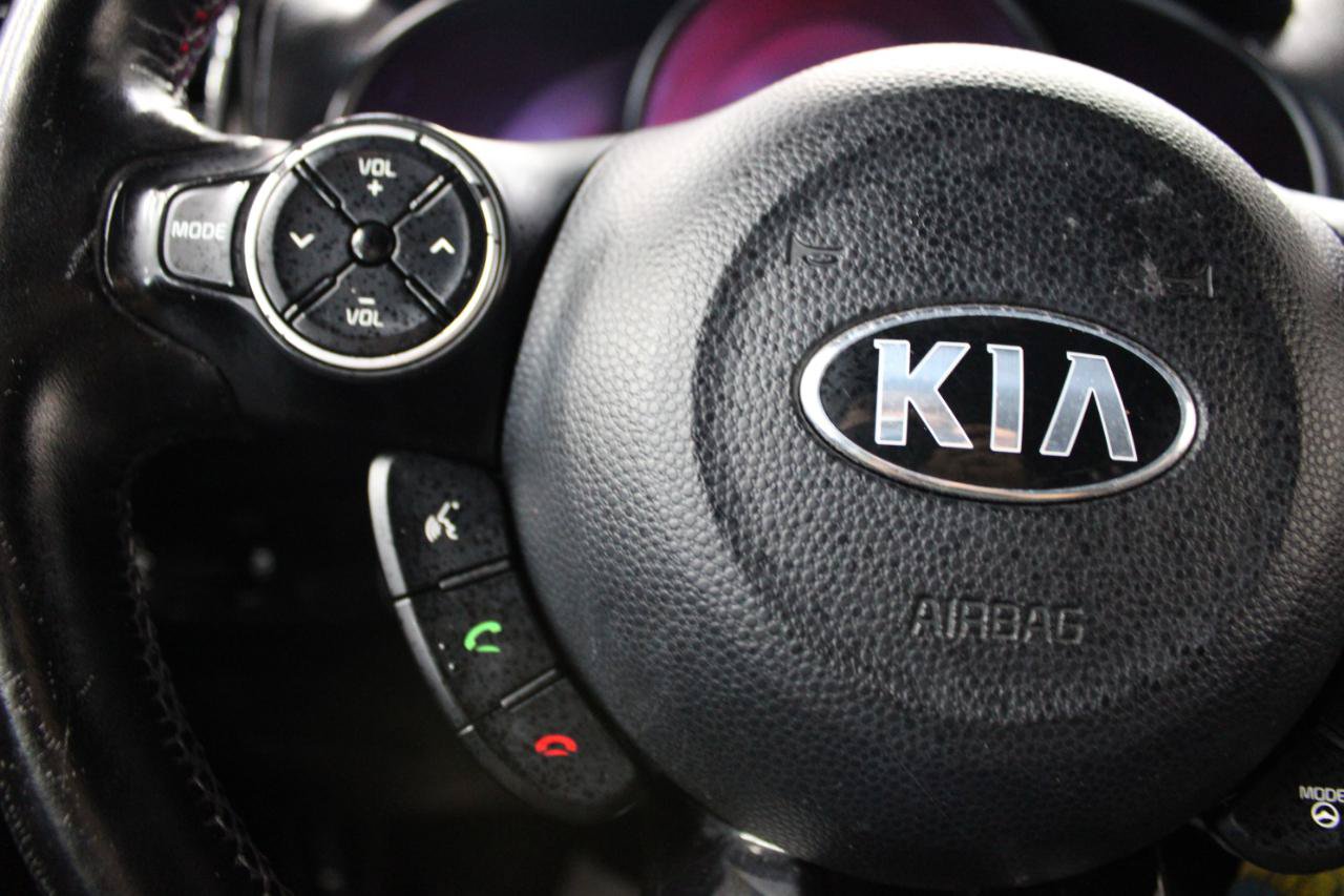 Used 2014 Kia Soul ! w/ Sun & Sound Package FWD image 17