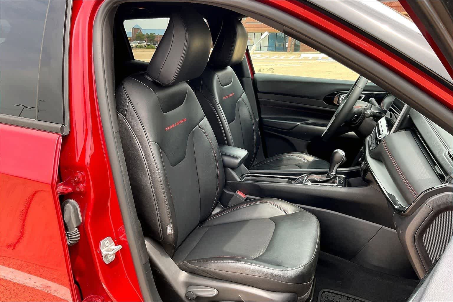 Used 2025 Jeep Compass Trailhawk AWD/4WD image 13