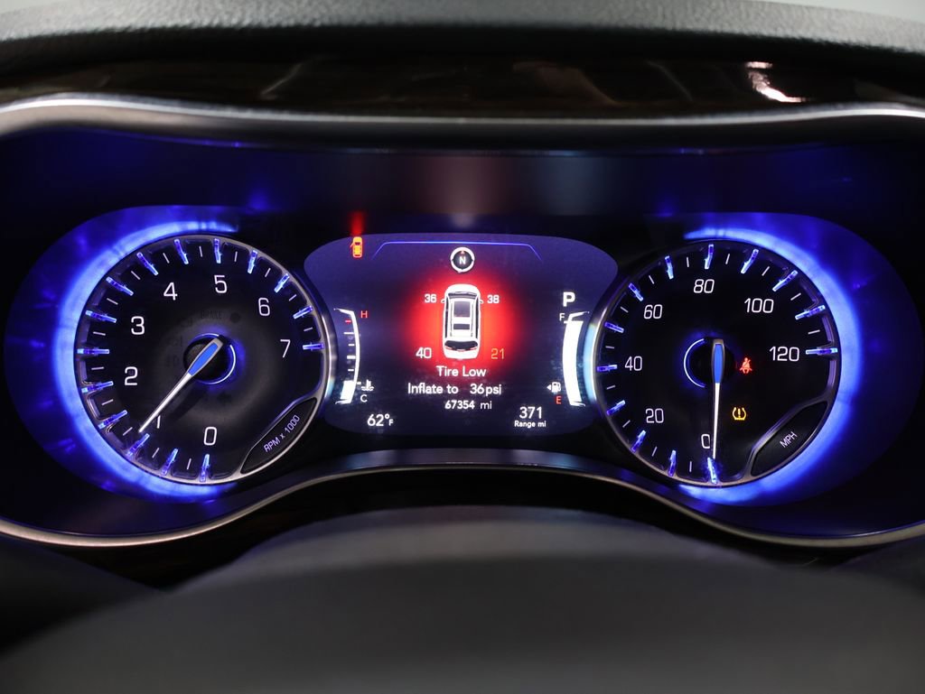 Certified 2023 Chrysler Pacifica Limited image 39