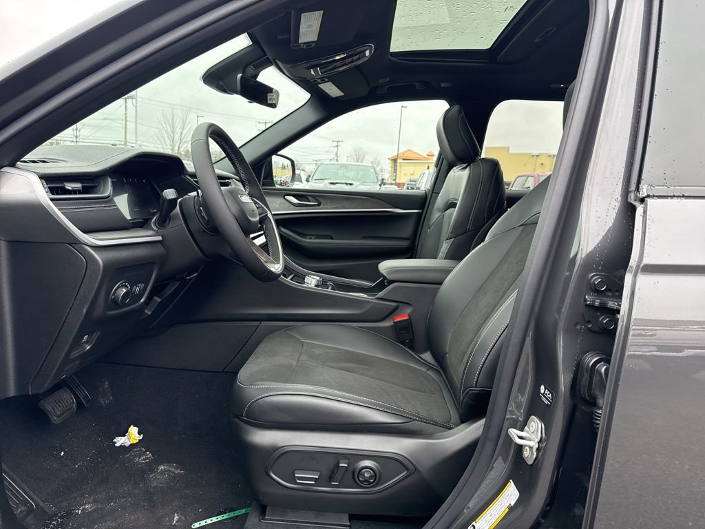 New 2026 Jeep Grand Cherokee Altitude image 19