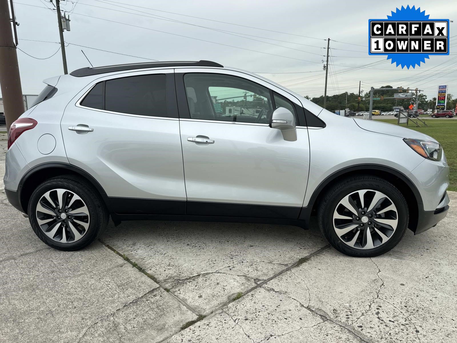 Used 2019 Buick Encore Essence w/ Safety Package II FWD image 2