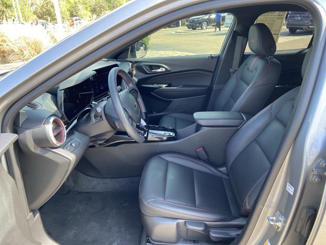 Used 2025 Chevrolet Trax RS image 39